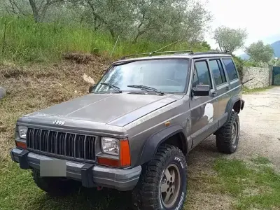 Usata Jeep Cherokee 174 CV (127 kW) 1989 Grigio SUV