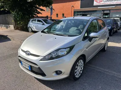 Usata Ford Fiesta 95 CV (69 kW) 2010 Grigio Berlina