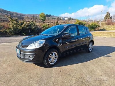 Usata Renault Clio II Dynamique 75 CV (55 kW) 2009 Grigio Berlina
