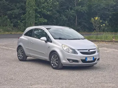 Usata Opel Corsa Edition 85 CV (62 kW) 2010 Grigio Utilitaria