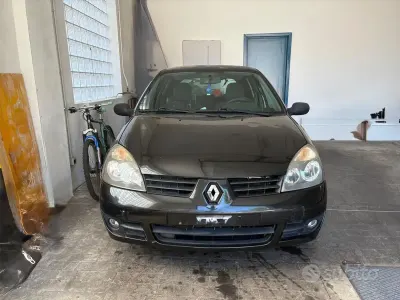 Usata Renault Clio 58 CV (42 kW) 2006 Nero Utilitaria