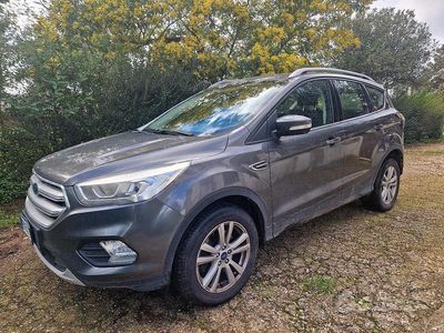Usata Ford Kuga 120 CV (88 kW) 2017 Nero SUV