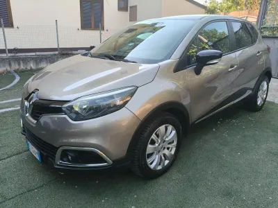 Usata Renault Captur 90 CV (66 kW) 2015 Oro SUV
