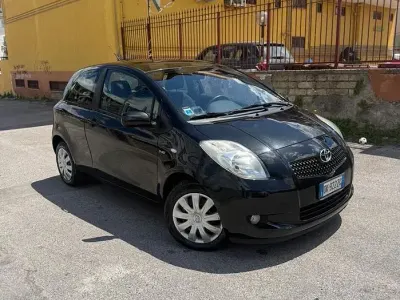 Usata Toyota Yaris 90 CV (66 kW) 2007 Nero Utilitaria