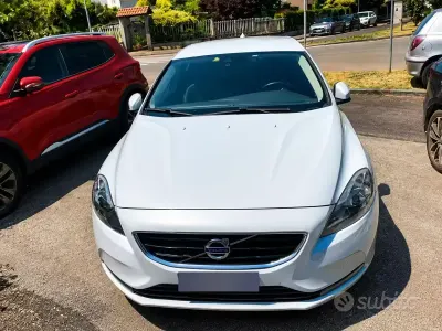 Usata Volvo V40 150 CV (110 kW) 2013 Bianco Berlina