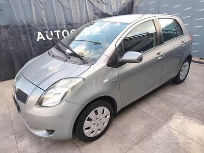 Usata Toyota Yaris Sol 90 CV (66 kW) 2007 Grigio Utilitaria