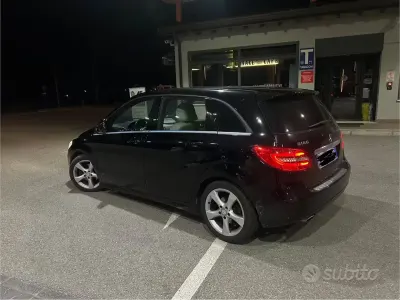 Usata Mercedes B180 109 CV (80 kW) 2013 Nero Utilitaria