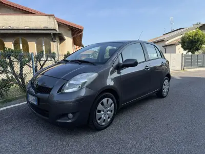Usata Toyota Yaris 101 CV (74 kW) 2009 Nero Utilitaria