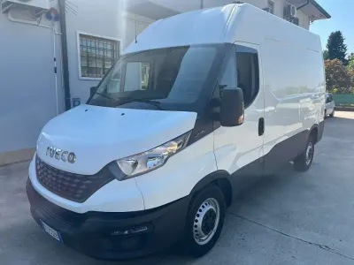 Usata Iveco Daily 116 CV (85 kW) 2020 Bianco Furgone