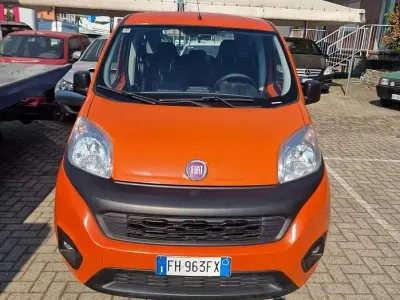 Usata Fiat Qubo Lounge 95 CV (69 kW) 2017 Arancione Monovolume