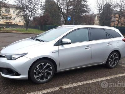 Toyota Auris Hybrid