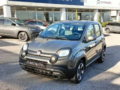 Usata Fiat Panda Cross Cross 69 CV (50 kW) 2023 Grigio pietra metallizzato Utilitaria