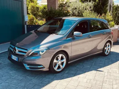 Usata Mercedes B180 Premium 109 CV (80 kW) 2014 Grigio Monovolume