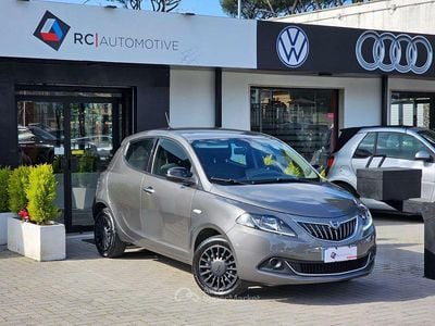 Usata Lancia Ypsilon Silver 69 CV (50 kW) 2022 Grigio pietra Utilitaria