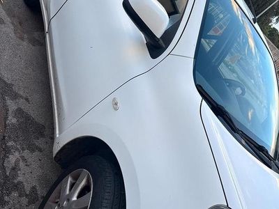 Gebraucht Nissan Micra 54 PS (39 kW) 2012 Weiß Kleinwagen