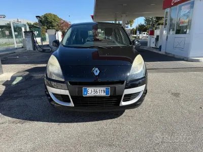 Usata Renault Scénic III 115 CV (84 kW) 2011 Nero Monovolume