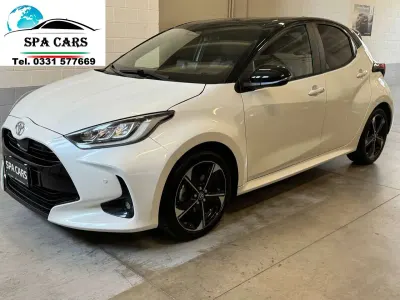 Usata Toyota Yaris Hybrid Lounge 92 CV (67 kW) 2024 Bianco Berlina