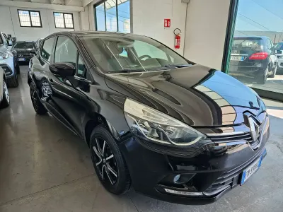 Usado Renault Clio IV 90 CV (66 kW) 2016 Blanco Berlina