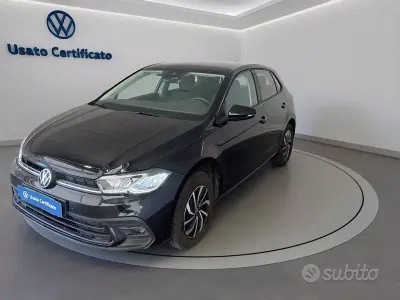 Usata VW Polo Life 95 CV (69 kW) 2023 Nero perla Utilitaria