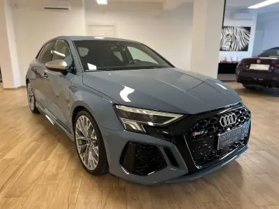 Usata Audi RS3 Performance 400 CV (294 kW) 2023 Grigio kemora cemento Berlina