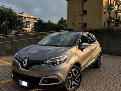 Usata Renault Captur 110 CV (80 kW) 2016 Grigio SUV