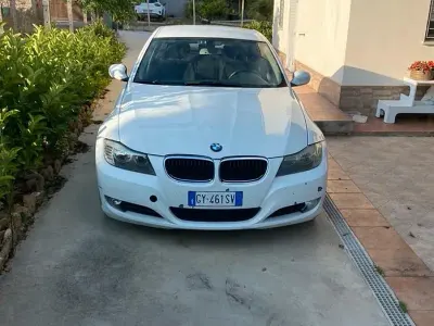 Usata BMW 318 143 CV (105 kW) 2011 Bianco Berlina