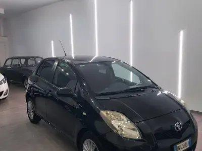 Usata Toyota Yaris Sol 100 CV (73 kW) 2009 Nero Utilitaria