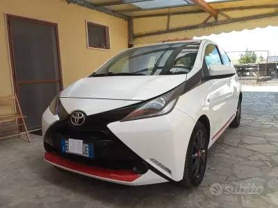 Usata Toyota Aygo 69 CV (50 kW) 2014 Bianco Utilitaria