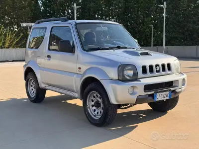 Usata Suzuki Jimny 65 CV (47 kW) 2006 Grigio SUV