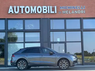 Usata Audi Q8 Sport 286 CV (210 kW) 2021 Grigio daytona perlato SUV