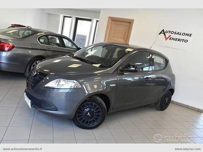 Usata Lancia Ypsilon 69 CV (50 kW) 2015 Grigio Utilitaria