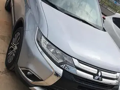 Usata Mitsubishi Outlander 150 CV (110 kW) 2017 Grigio SUV