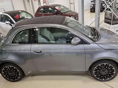 Usata Fiat 500e La Prima 69 kW (95 CV) 2021 Grigio Cabrio