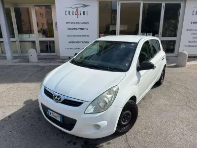Usata Hyundai i20 77 CV (56 kW) 2011 Bianco Utilitaria