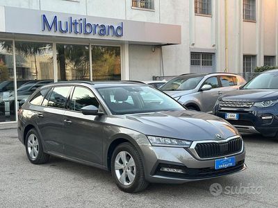 Usata Skoda Octavia SportLine 150 CV (110 kW) 2022 Grigio Station wagon
