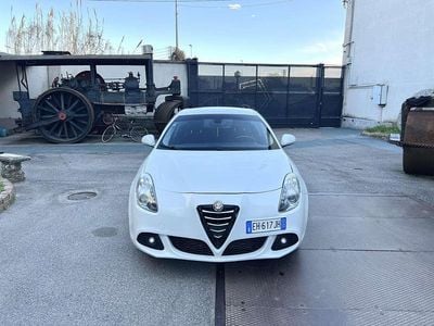 Usata Alfa Romeo Giulietta Distinctive 170 CV (125 kW) 2011 Bianco Utilitaria