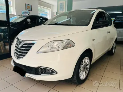Usata Lancia Ypsilon 69 CV (50 kW) 2013 Bianco Utilitaria
