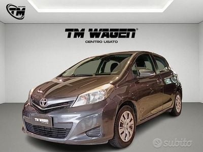 Grigio scuro Usata 2013 Toyota Yaris Active Utilitaria | 5900 € (Super prezzo)