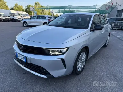 Usata Opel Astra Ultimate 131 CV (96 kW) 2024 Grigio Utilitaria