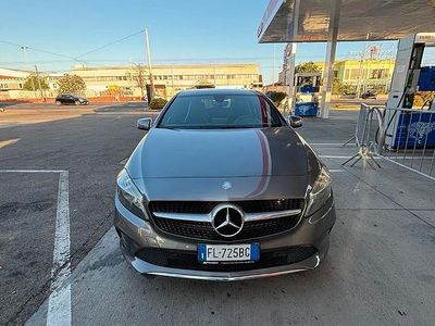 Usata Mercedes A180 Urban 109 CV (80 kW) 2017 Grigio Berlina