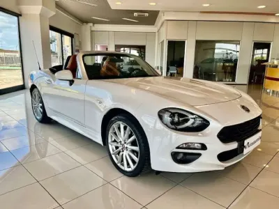 Usata Fiat 124 Spider Lusso 140 CV (102 kW) 2018 Bianco Cabrio