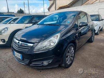 Usata Opel Corsa Edition 75 CV (55 kW) 2010 Nero Utilitaria