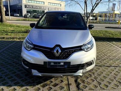 Usado Renault Captur 90 CV (66 kW) 2018 Gris SUV