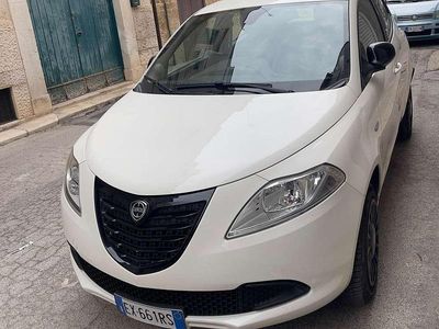 Usata Lancia Ypsilon 90 CV (66 kW) 2014 Bianco Utilitaria