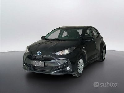 Usata Toyota Yaris Hybrid Active 92 CV (67 kW) 2021 Nero Berlina