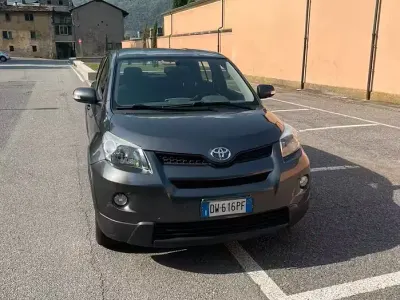 Usata Toyota Urban Cruiser 90 CV (66 kW) 2010 Grigio Utilitaria