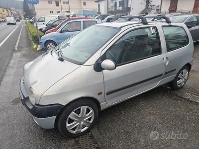 Usado Renault Twingo 58 HP (42 kW) 2002 Cinzento Citadino