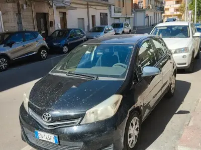 Usata Toyota Yaris 69 CV (50 kW) 2012 Utilitaria