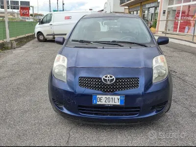 Begagnad Toyota Yaris Sol 69 HK (50 kW) 2006 Blå Sedan