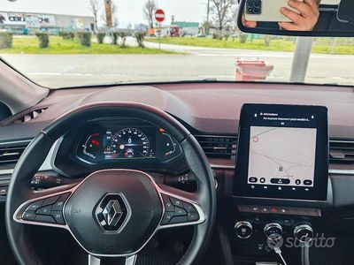 Usata Renault Captur 100 CV (73 kW) 2023 Grigio SUV